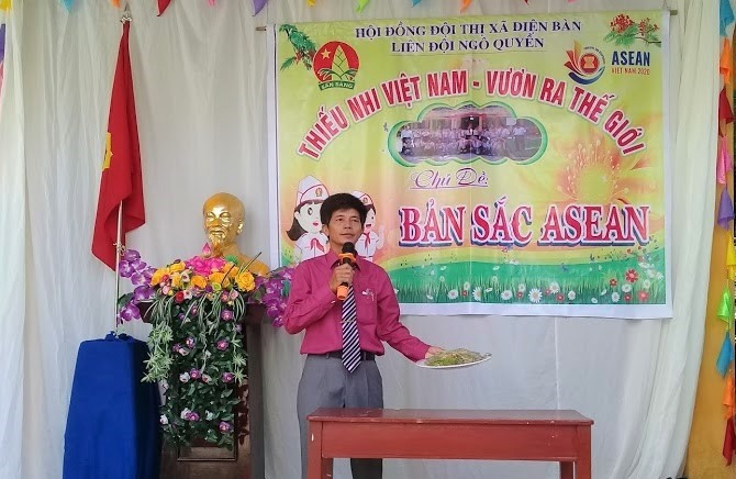 Thầy Nguyễn Văn Hoa, giáo viên Tổng phụ trách Đội Trường Tiểu học Ngô Quyền. (Ảnh nhân vật cung cấp)