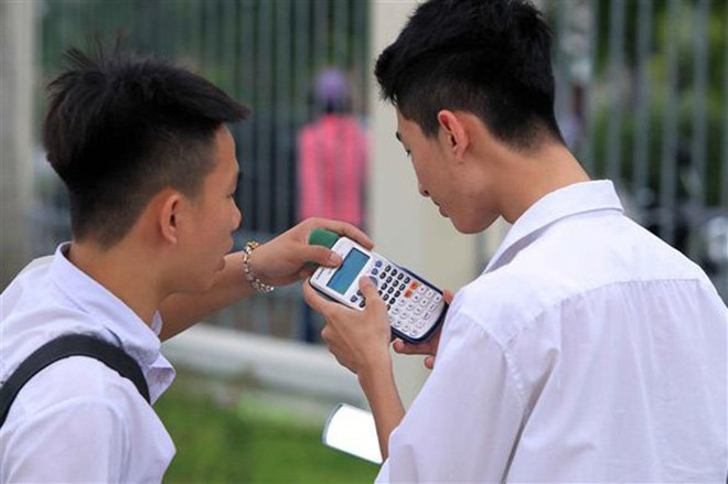 Thí sinh cần đặc biệt lưu ý những danh mục máy tính được mang vào phòng thi. Ảnh: TTXVN.