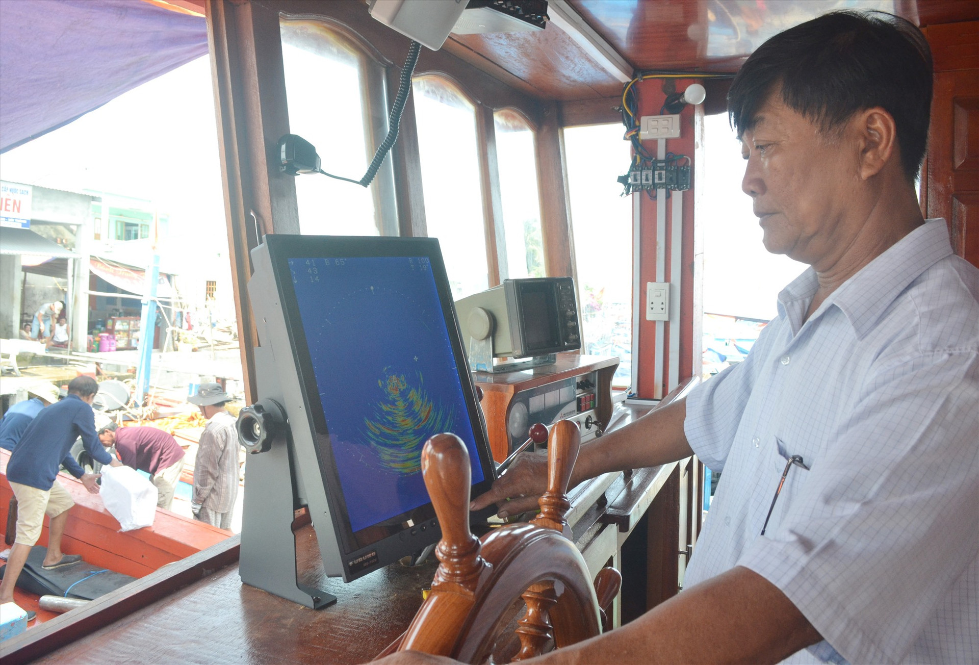 Ứng dụng công nghệ mới đem lại hiệu quả khai thác hải sản trong tỉnh. Ảnh: VIỆT NGUYỄN