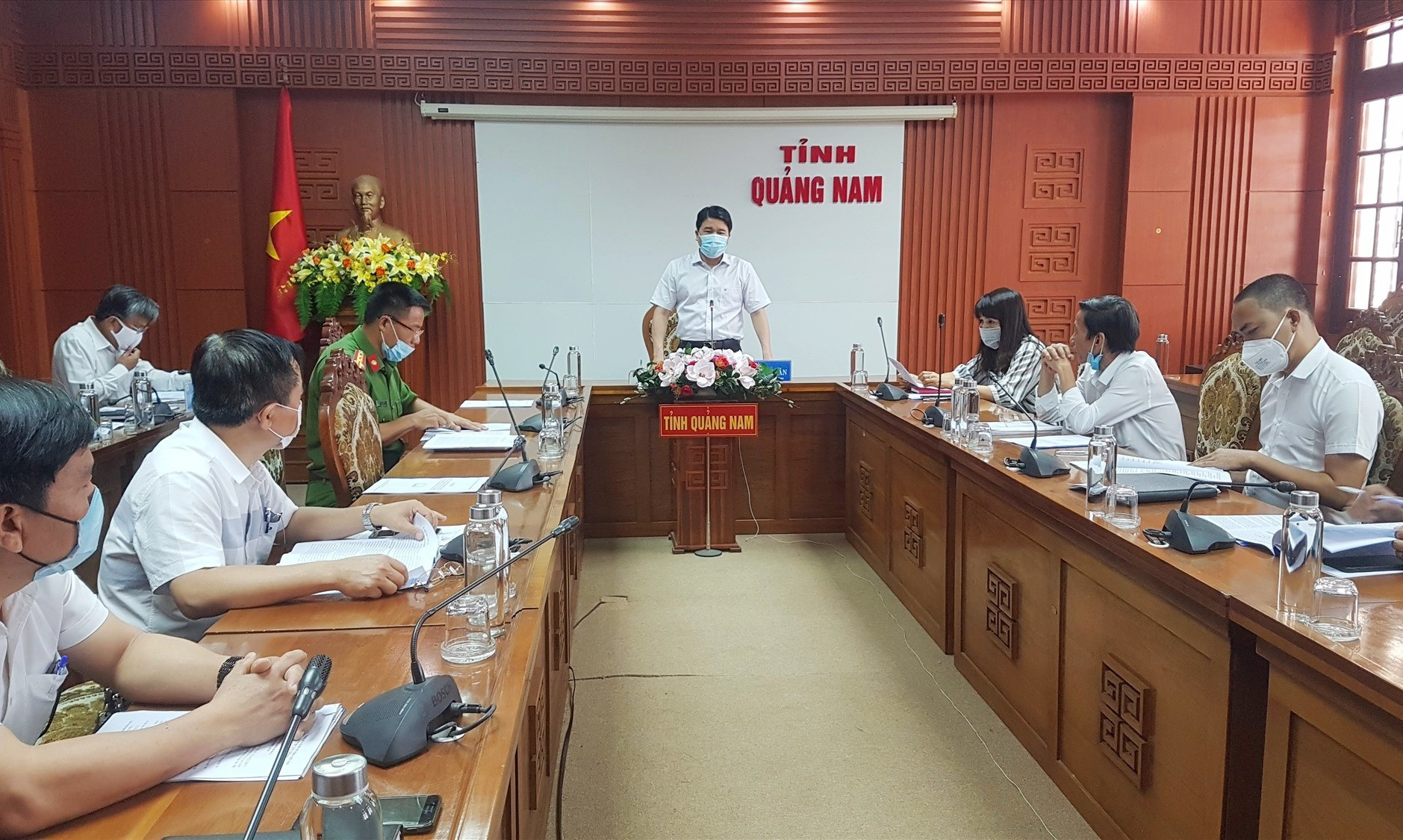 Phó Chủ tịch UBND tỉnh Trần Văn Tân chủ trì buổi làm việc về công tác cai nghiện ma túy sáng nay. Ảnh: D.L