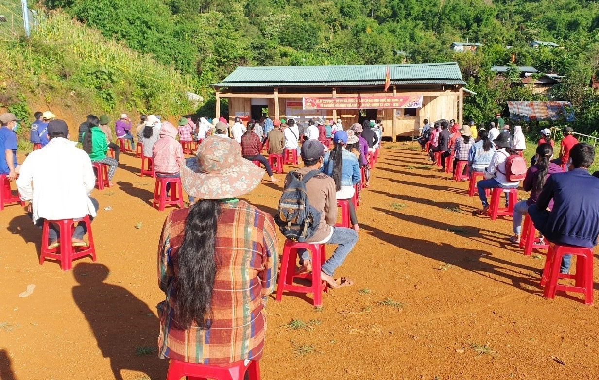 Cử tri huyện miền núi cao Nam Trà My tham gia bầu cử ngày 23.5. Ảnh: S.V.N