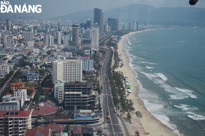 Bãi biển Mỹ Khê lọt tot 25 bãi biển đẹp nhất khu vực châu Á năm 2021 do TripAdvisor bình chọn. Ảnh: NHẬT HẠ.