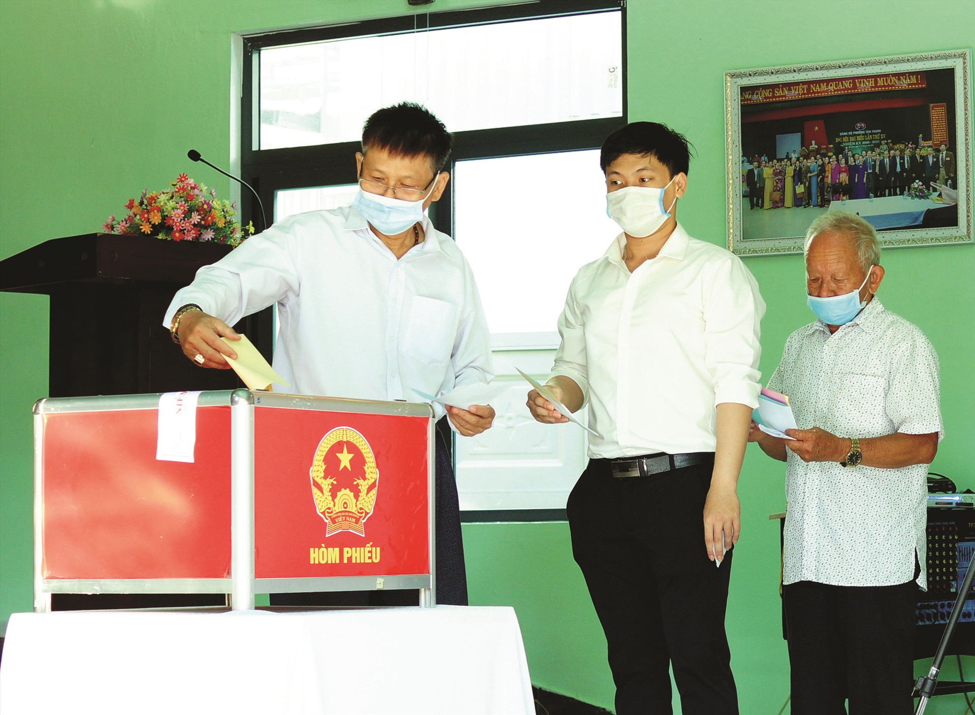 Với 1.177.072/1.177.335 cử tri tham gia bầu cử - Quảng Nam thuộc tốp địa phương có tỷ lệ cử tri đi bầu cao nhất của cả nước. Ảnh: PHƯƠNG THẢO