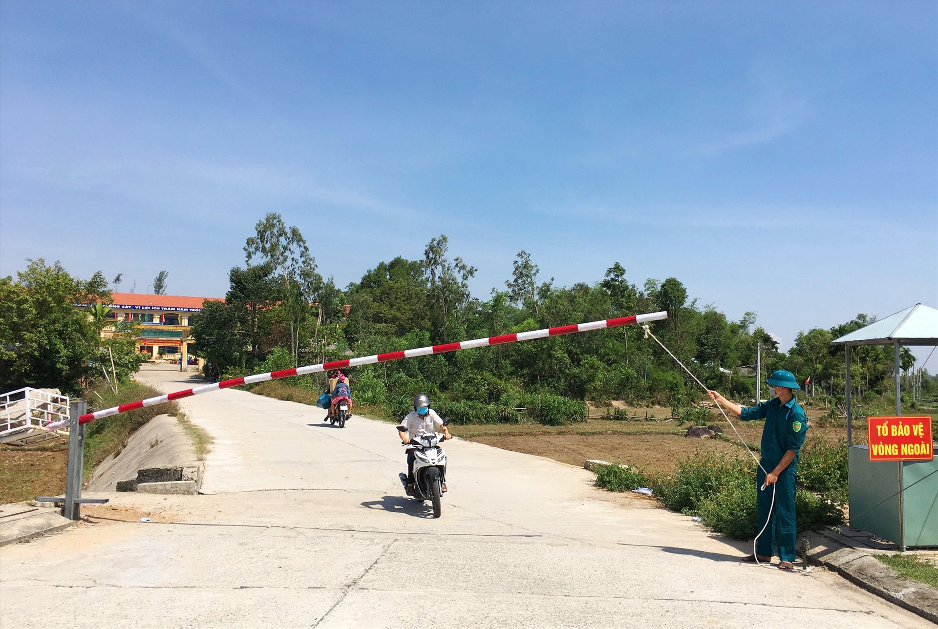 Khu cách ly tập trung trường Tiểu học Nguyễn Duy Hiệu đảm bảo đầy đủ các điều kiện để chăm sóc tốt những người cách ly.