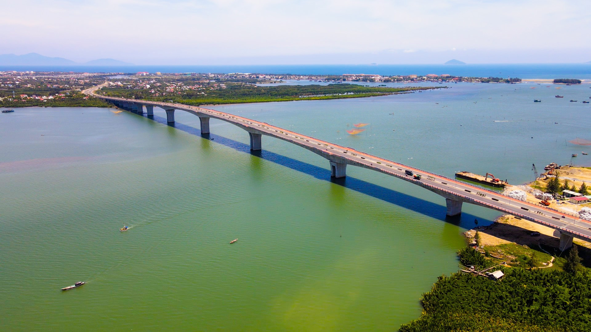 Cầu Cửa Đại đã đem lại sức sống mới cho đất và người vùng Đông Quảng Nam