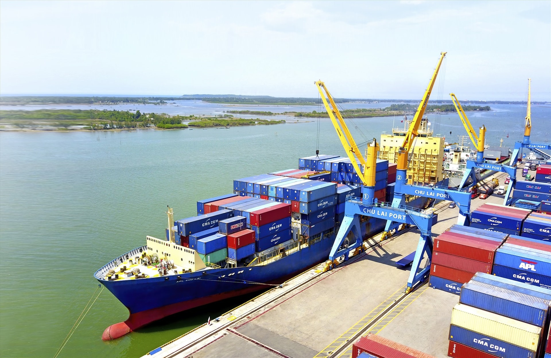 APL ship at Chu Lai port