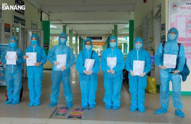 Sau khi rời bệnh viện, 7 bệnh nhân này tiếp tục cách ly 14 ngày tại nhà theo quy định. Ảnh: L.H