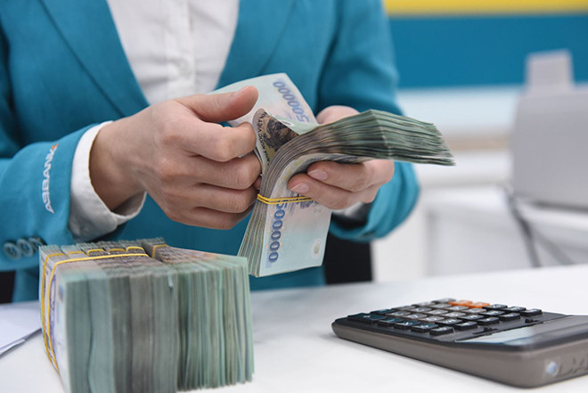 Ngân hàng giảm lợi nhuận để chia sẻ khó khăn với doanh nghiệp, người dân, chung tay cùng cộng đồng vượt qua đại dịch Covid-19. Ảnh: Hải Ninh.