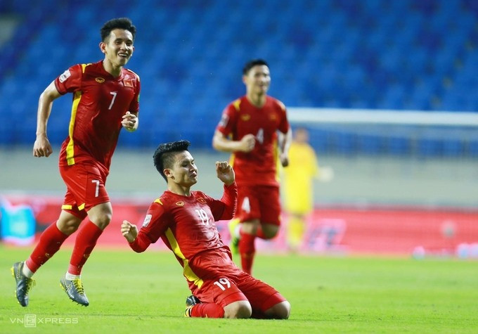 Quang Hải chia vui sau khi ghi bàn nâng tỷ số lên 2-0 cho Việt Nam trước Indonesia. Ảnh: Lâm Thỏa.