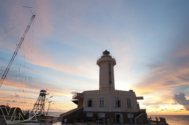 A lighthouse on an island in Truong Sa archipelago (Photo: VNA)