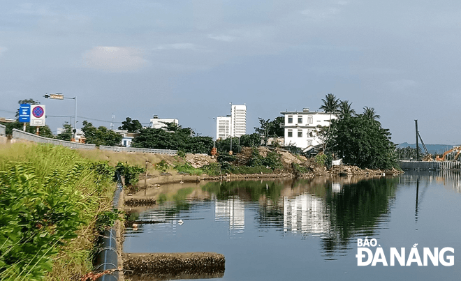 Bến Bà Tân mang tên người phụ nữ mang guốc mộc Nam Ô ra bán ở Huế. Ảnh: Đ.D