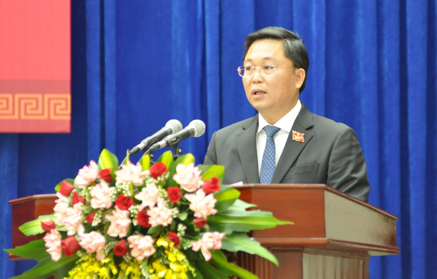 Thay mặt tập thể UBND tỉnh nhiệm kỳ 2021 - 2026, Chủ tịch UBND tỉnh Lê Trí Thanh phát biểu nhận nhiệm vụ. Ảnh: P.Đ