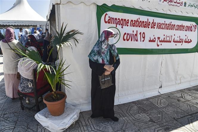 Một điểm tiêm chủng vaccine ngừa Covid-19 tại Algiers, Algeria, ngày 7-6-2021. Ảnh: AFP/TTXVN
