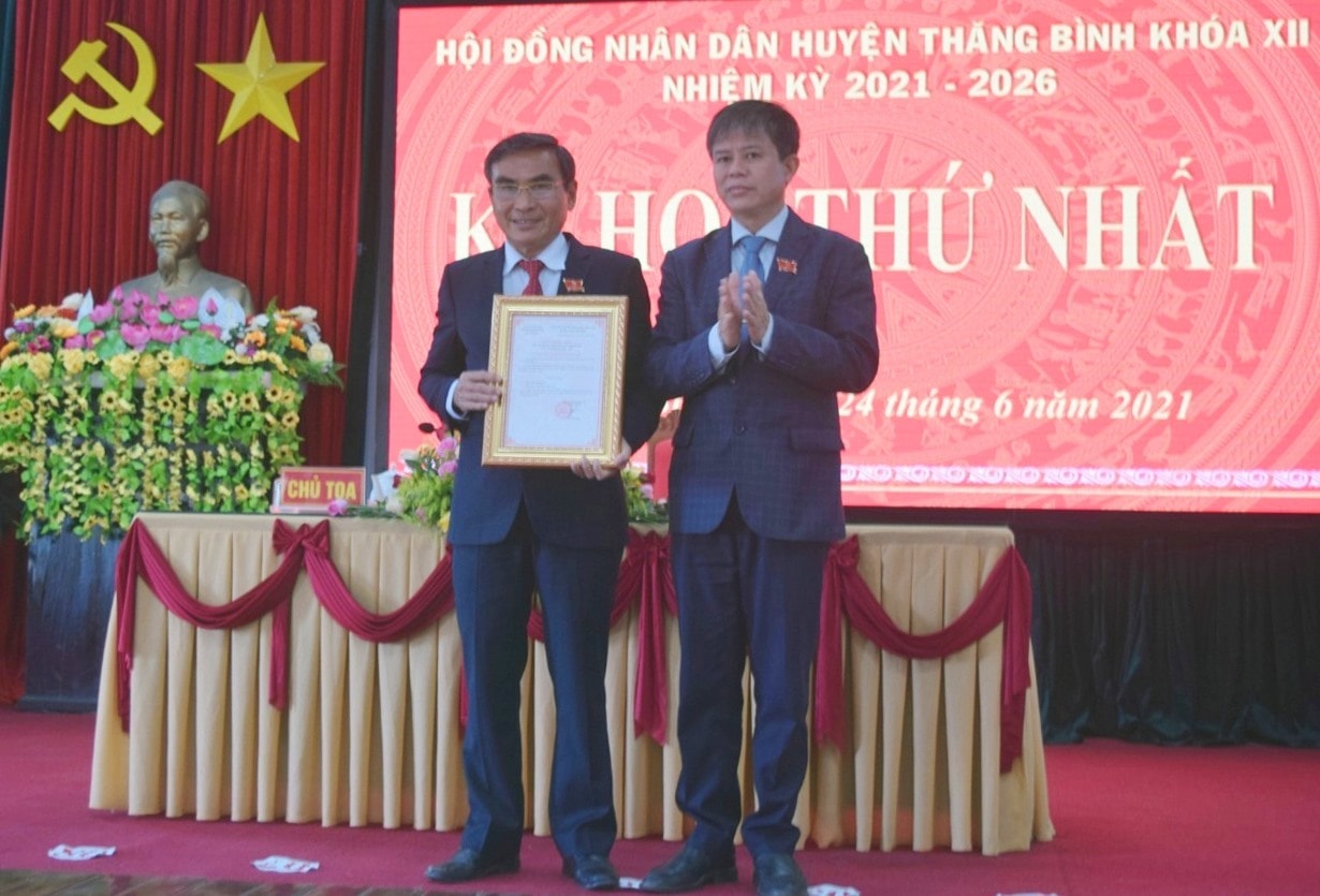 Ông Phan Công Vỹ- Bí thư Huyện ủy, Chủ tịch HĐND huyện khóa XI tiếp tục giữ chức Chủ tịch HĐND huyện Thăng Bình khóa XII, nhiệm kỳ 2021-2026