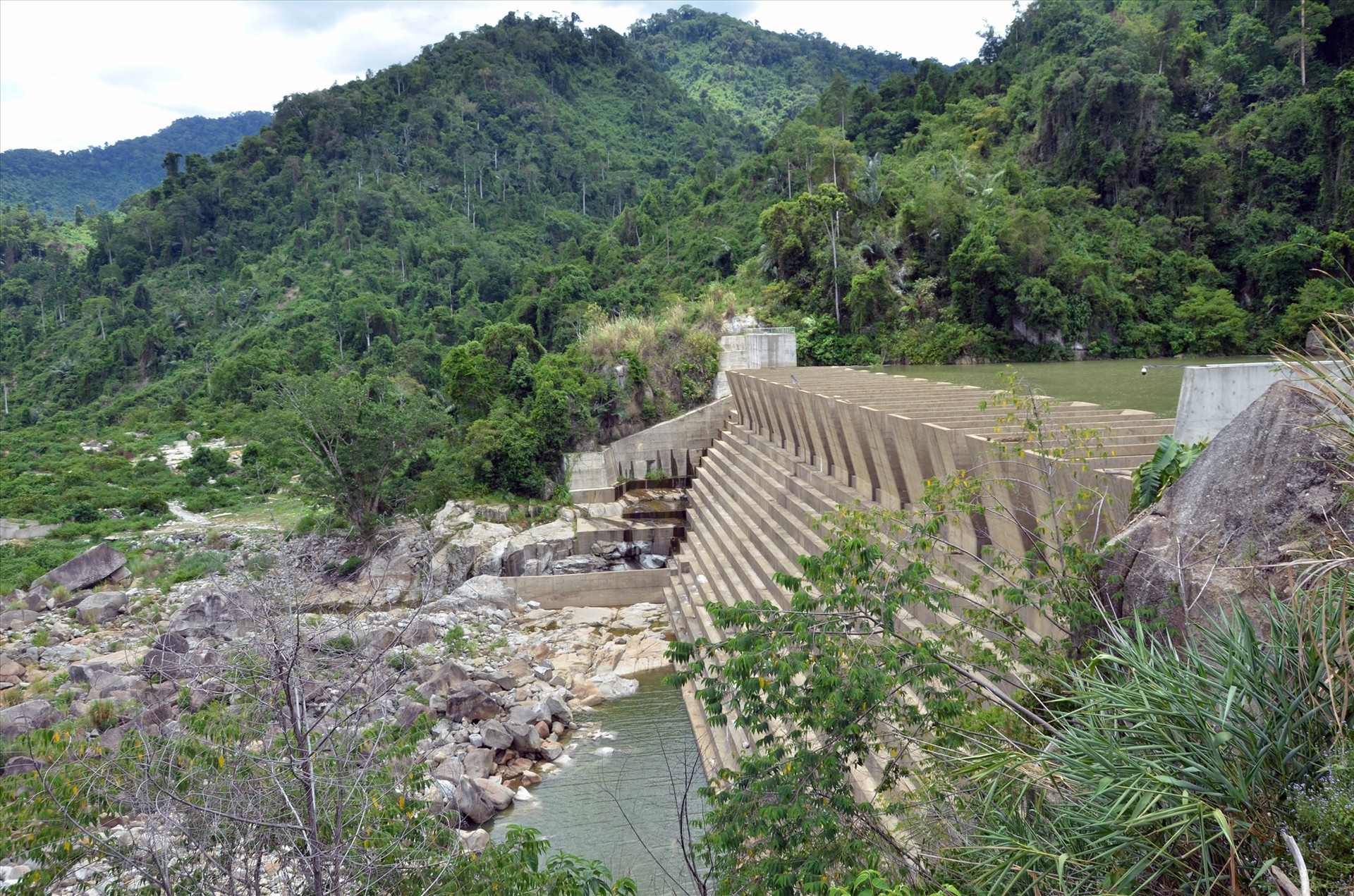 Một dự án thủy điện nhỏ ở vùng cao Phước Sơn. Ảnh: H.P