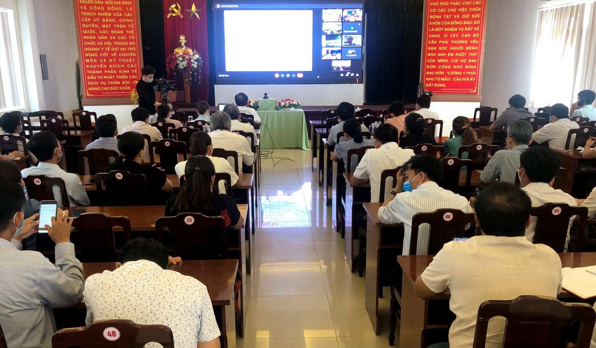 Quang cảnh hội nghị trực tuyến tại điểm cầu Quảng Nam. Ảnh: soyte.quangnam.gov.vn