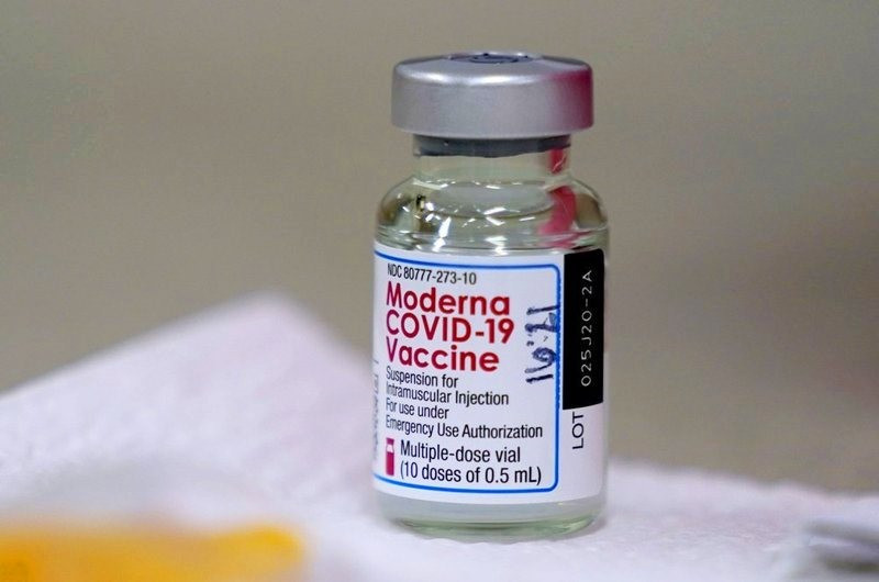 vắc xin Moderna.