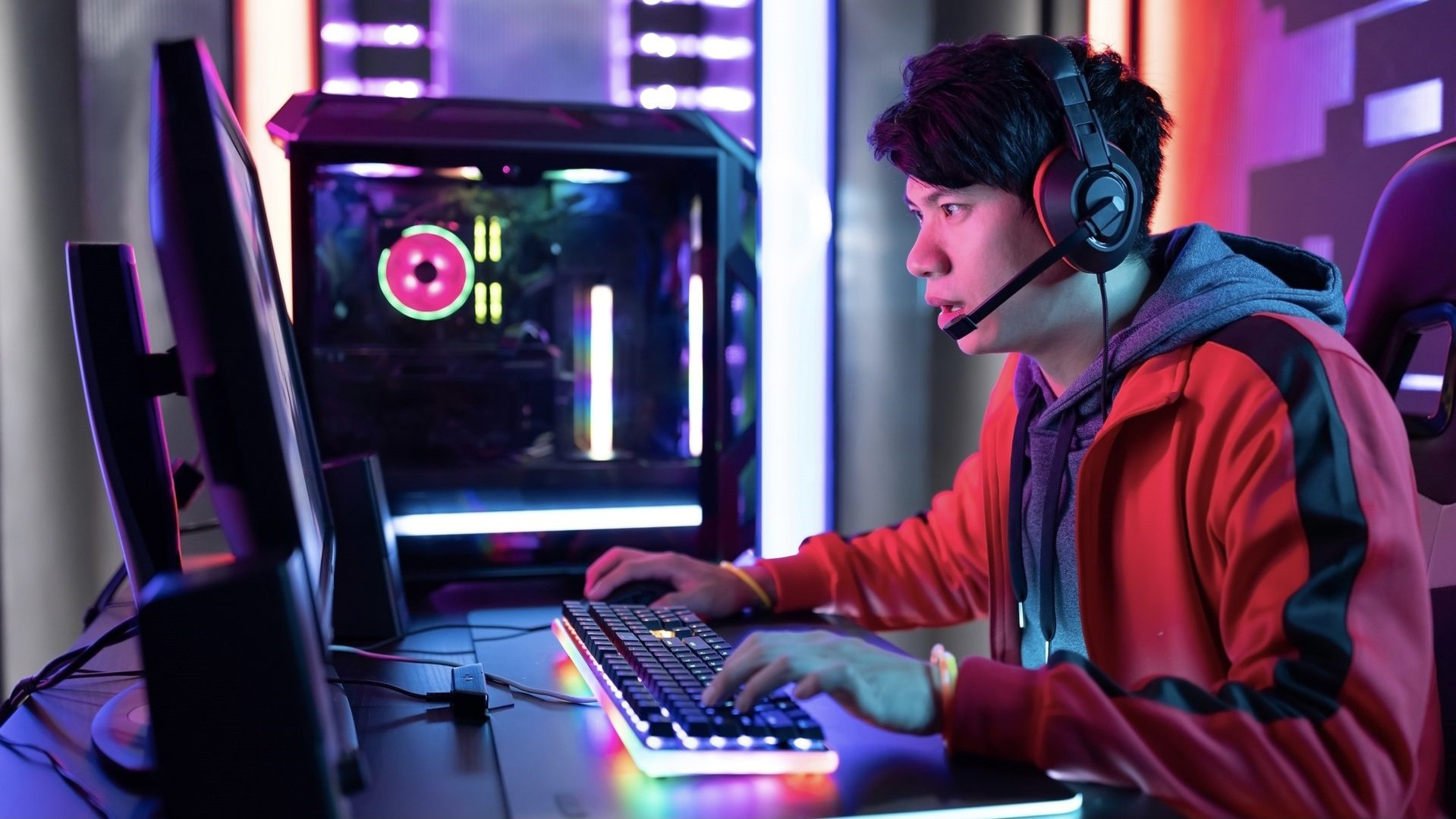 Game thủ vô tình tiếp tay cho hacker đào hàng triệu USD tiền điện tử. Ảnh: Getty Images