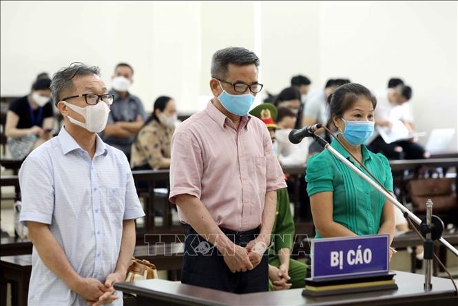 Các bị cáo nghe tòa phúc thẩm tuyên án, chiều 29-6. Ảnh: Phạm Kiên/TTXVN