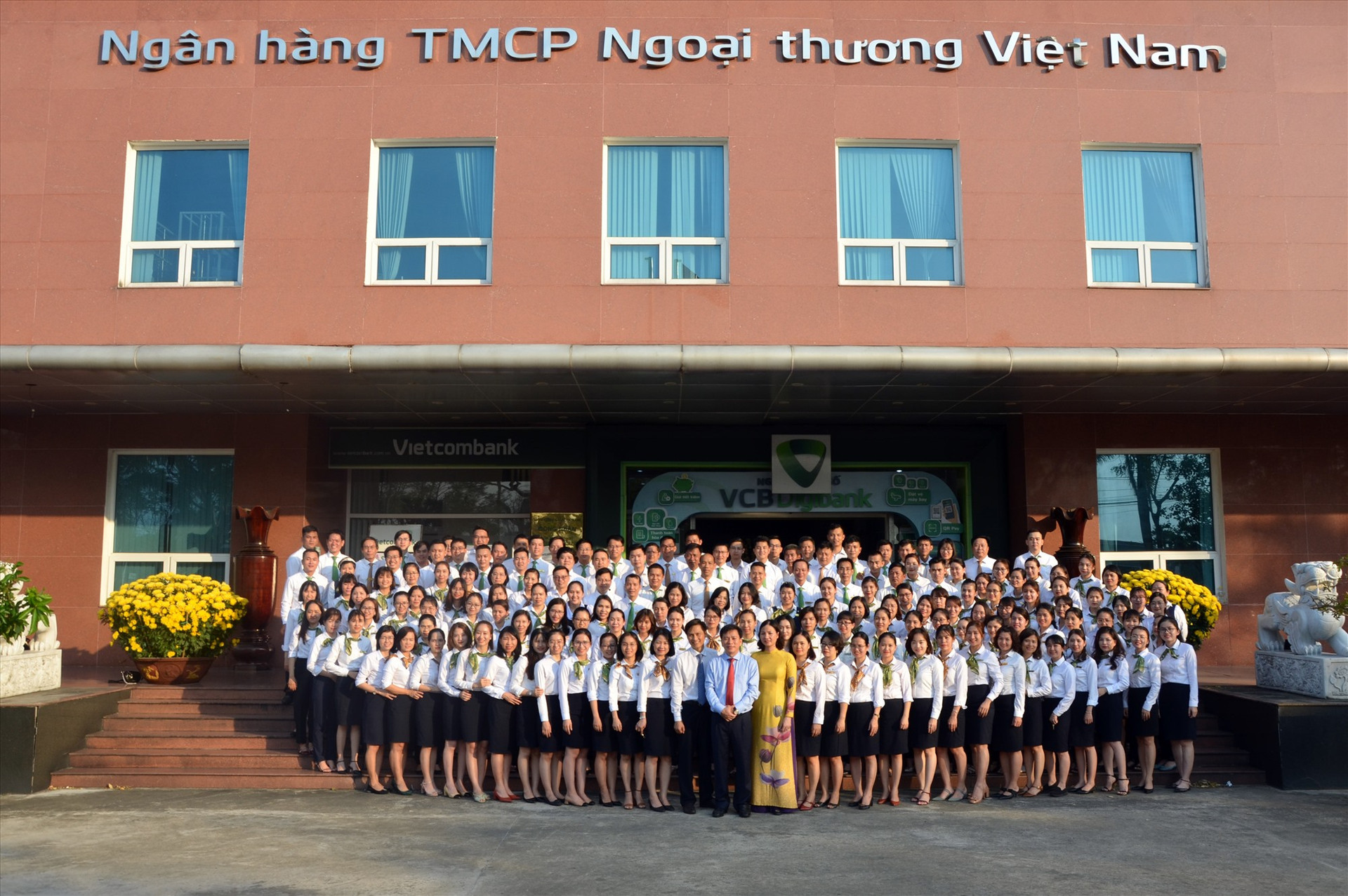 Trong 15 năm hoạt động, Vietcombank Quảng Nam ngày càng lớn mạnh, khẳng định vị thế, thương hiệu của mình. Ảnh: V.C