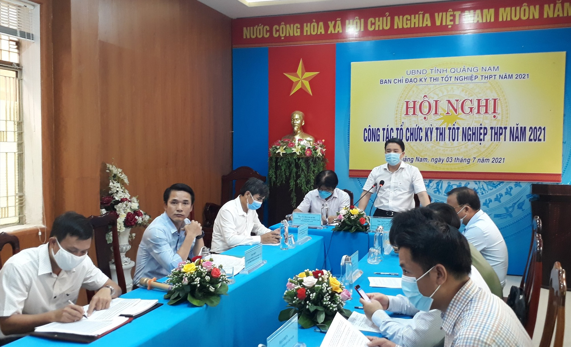 Phó Chủ tịch UBND tỉnh Trần Văn Tân - Trưởng Ban chỉ đạo yêu cầu công tác tổ chức thi phải đảm bảo nghiêm túc và an toàn phòng chống dịch. Ảnh: X.P