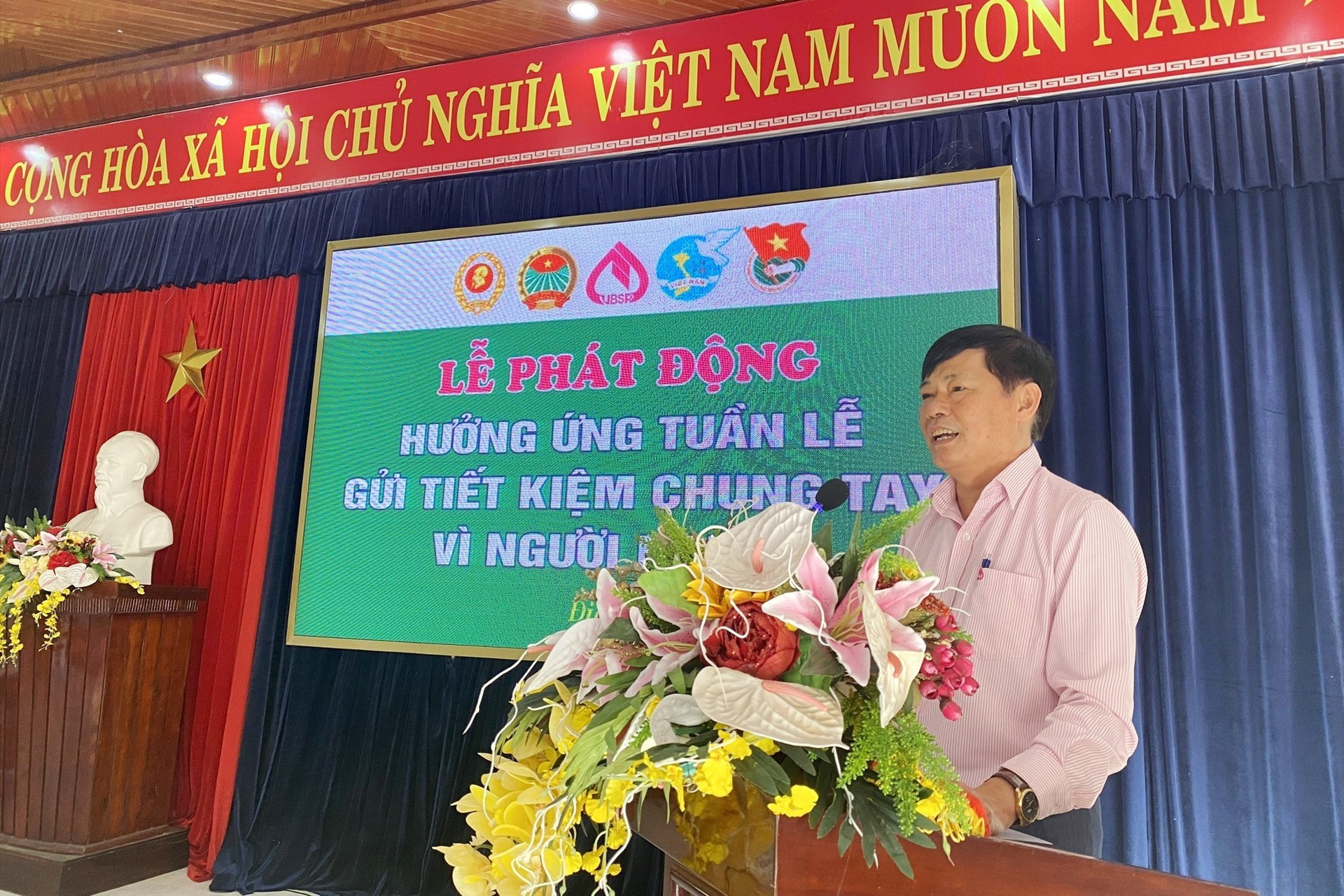 Ông Lê Hùng Lam kêu gọi các đơn vị, cá nhân và người dân tích cực tham gia gửi tiền tiết kiệm. Ảnh: Q.VIỆT