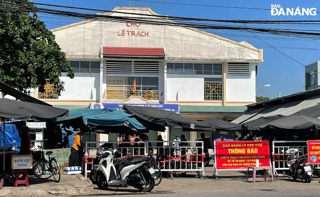 Ai đã từng đến chợ Lê Trạch chiều 10-7 và ngày 11-7 nhanh chóng liên hệ cơ sở y tế gần nhất. Ảnh: L.H
