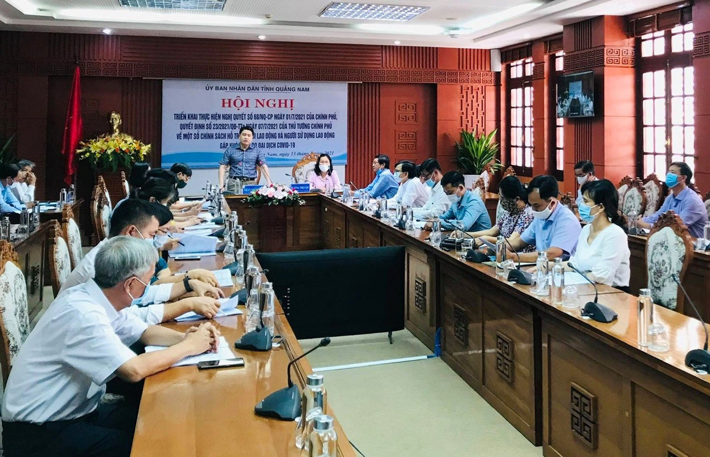 Phó Chủ tịch UBND tỉnh Trần Văn Tân chủ trì cuộc họp