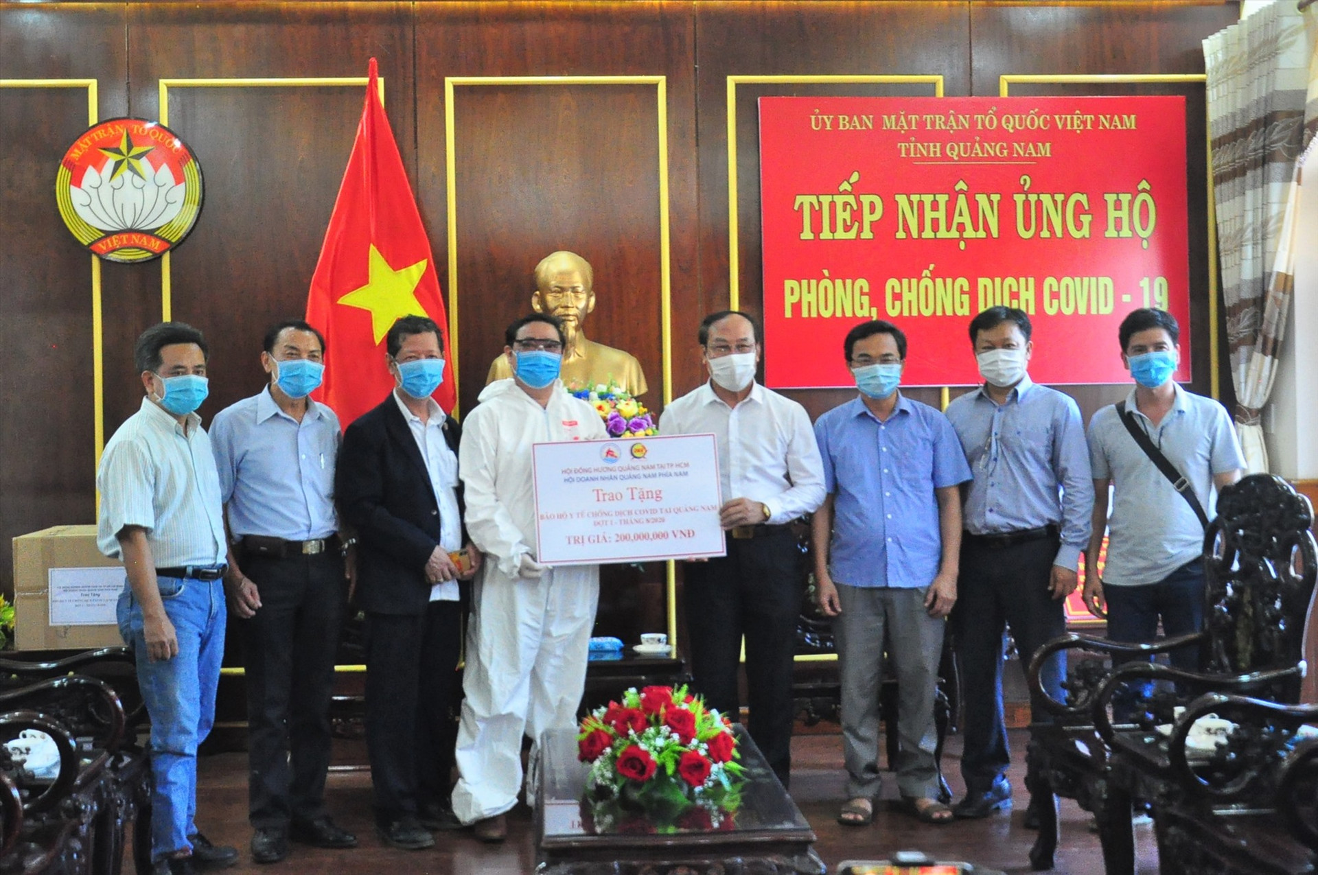 HĐH Quảng Nam tại TP.Hồ Chí Minh ủng hộ vật tư, khẩu trang y tế phòng chống dịch bệnh Covid-19 cho tỉnh Quảng Nam vào tháng 8.2020. Ảnh: VINH ANH