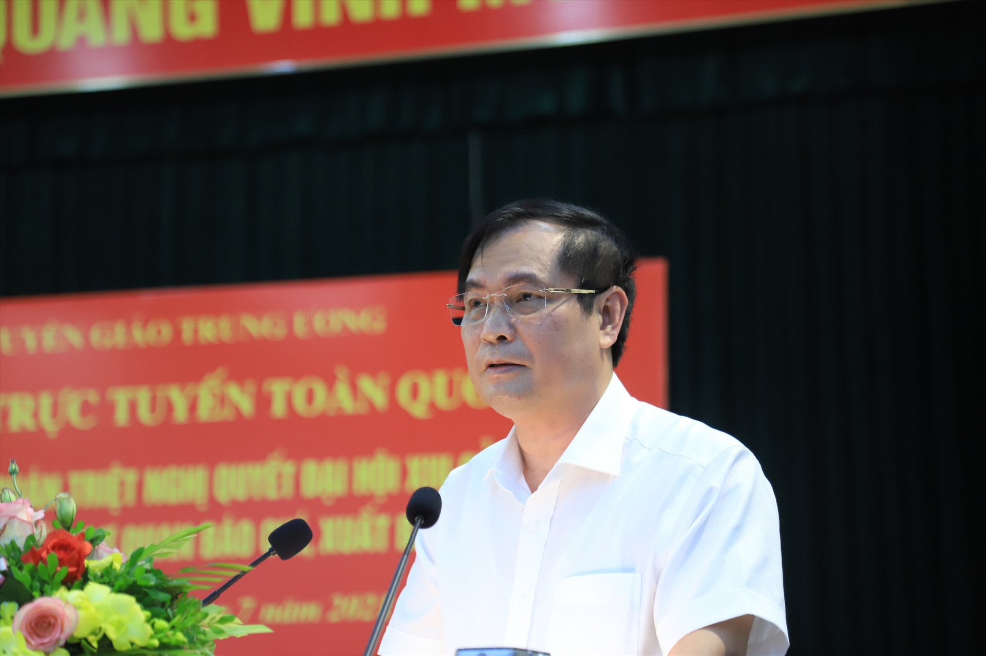Phó trưởng Ban Tuyên giáo Trung ương Phan Xuân Thủy phát biểu tại hội nghị trực tuyến.