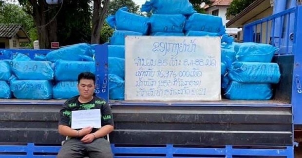 Tài xế chở ma túy bị bắt giữ. (Nguồn: Laotiantimes)