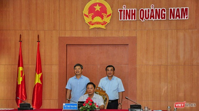 Chairman of the Quang Nam provincial People’s Committee Le Tri Thanh at the signing ceremony of digital transformation cooperation with FPT Telecom