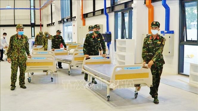 Bình Dương gấp rút hoàn thiện bệnh viện dã chiến 1.500 giường trong thời gian ngắn. Ảnh: TTXVN