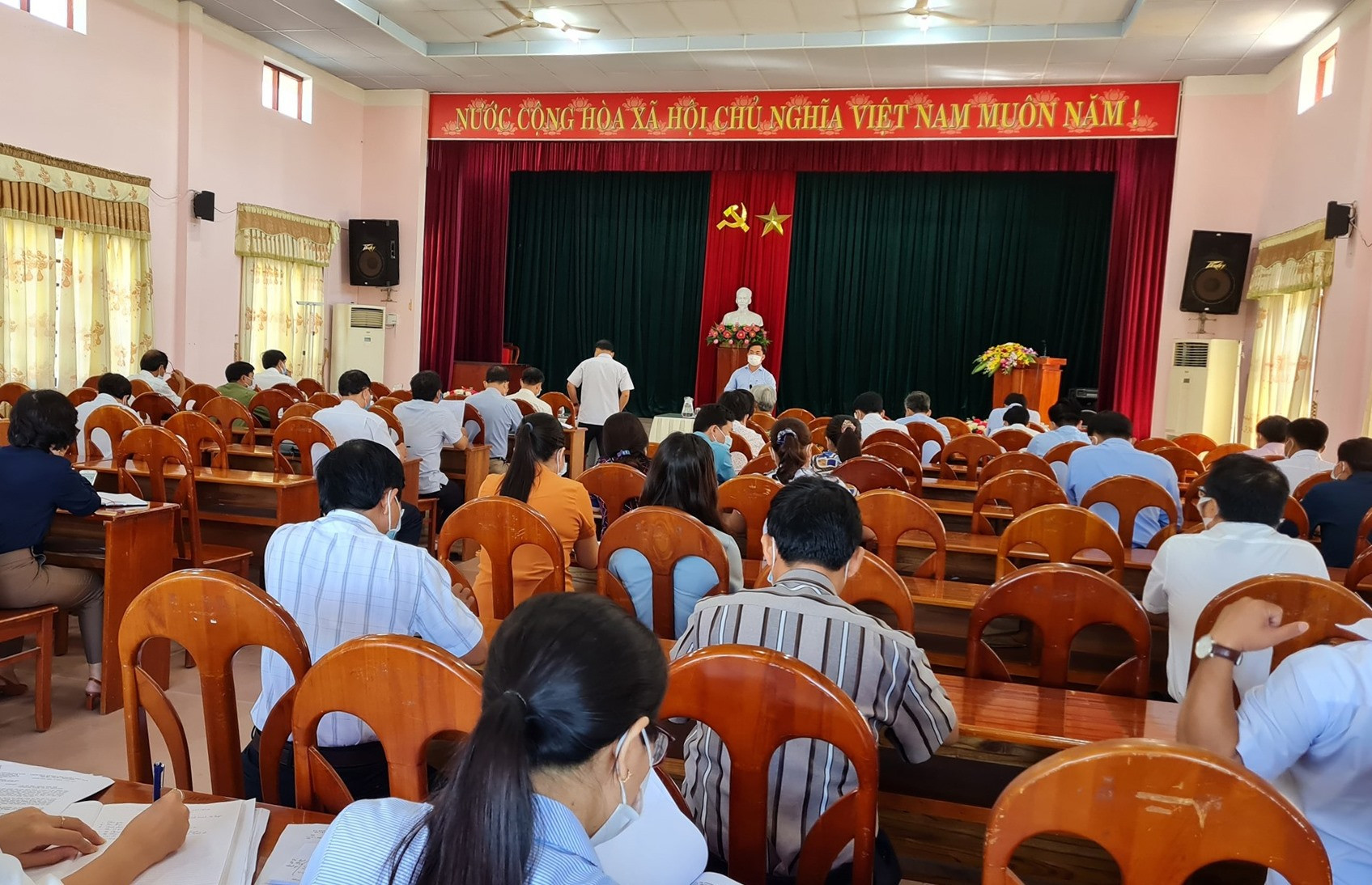 UBND huyện Đại Lộc họp ban chỉ đạo phòng chống dịch Covid-19. Ảnh: B.L