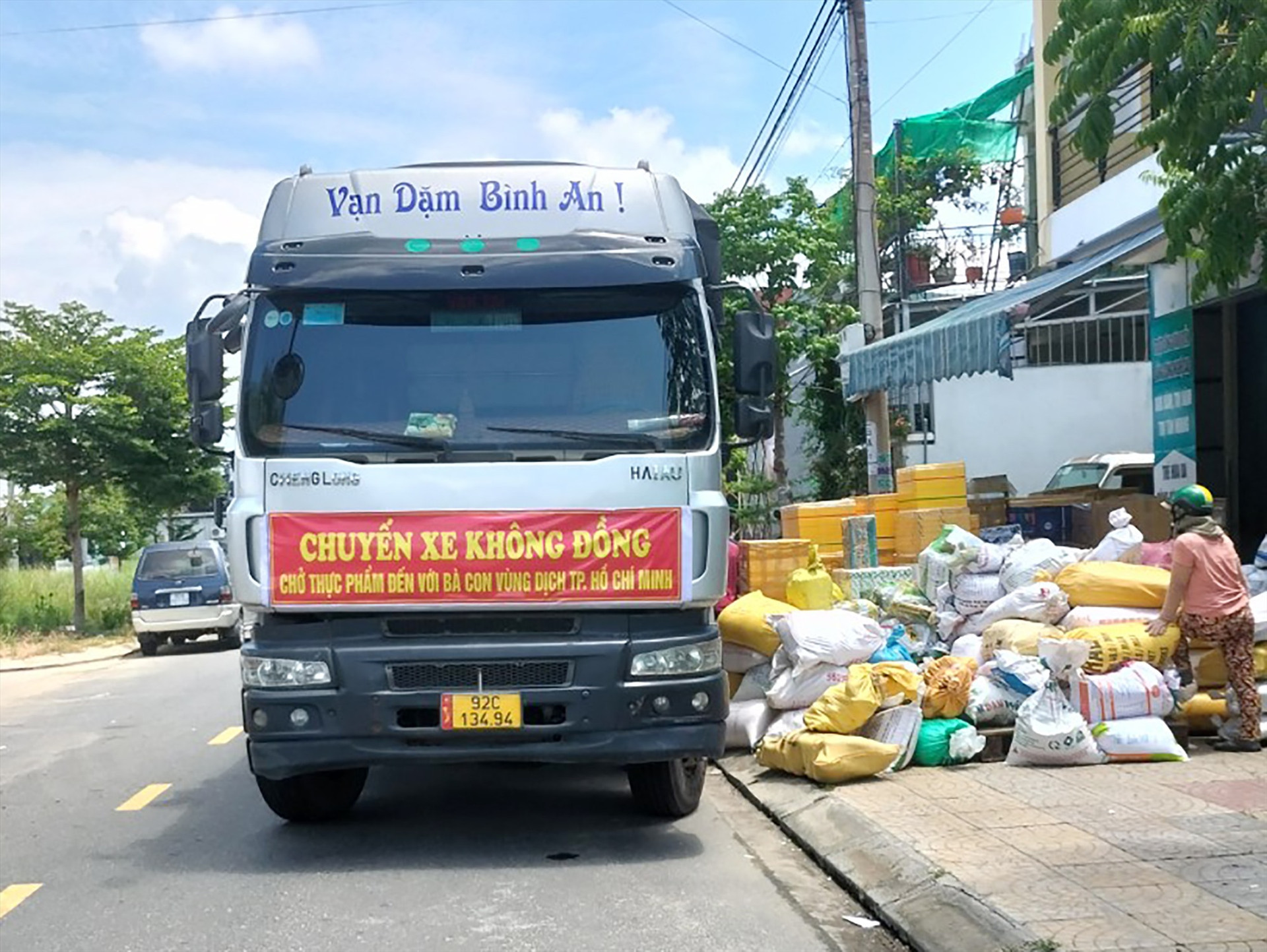 Quảng Nam đã có những chuyến xe 0 đồng vận chuyển hàng hóa nông sản hỗ trợ cho bà con tại TP. Hồ Chí Minh. Ảnh: L.Q