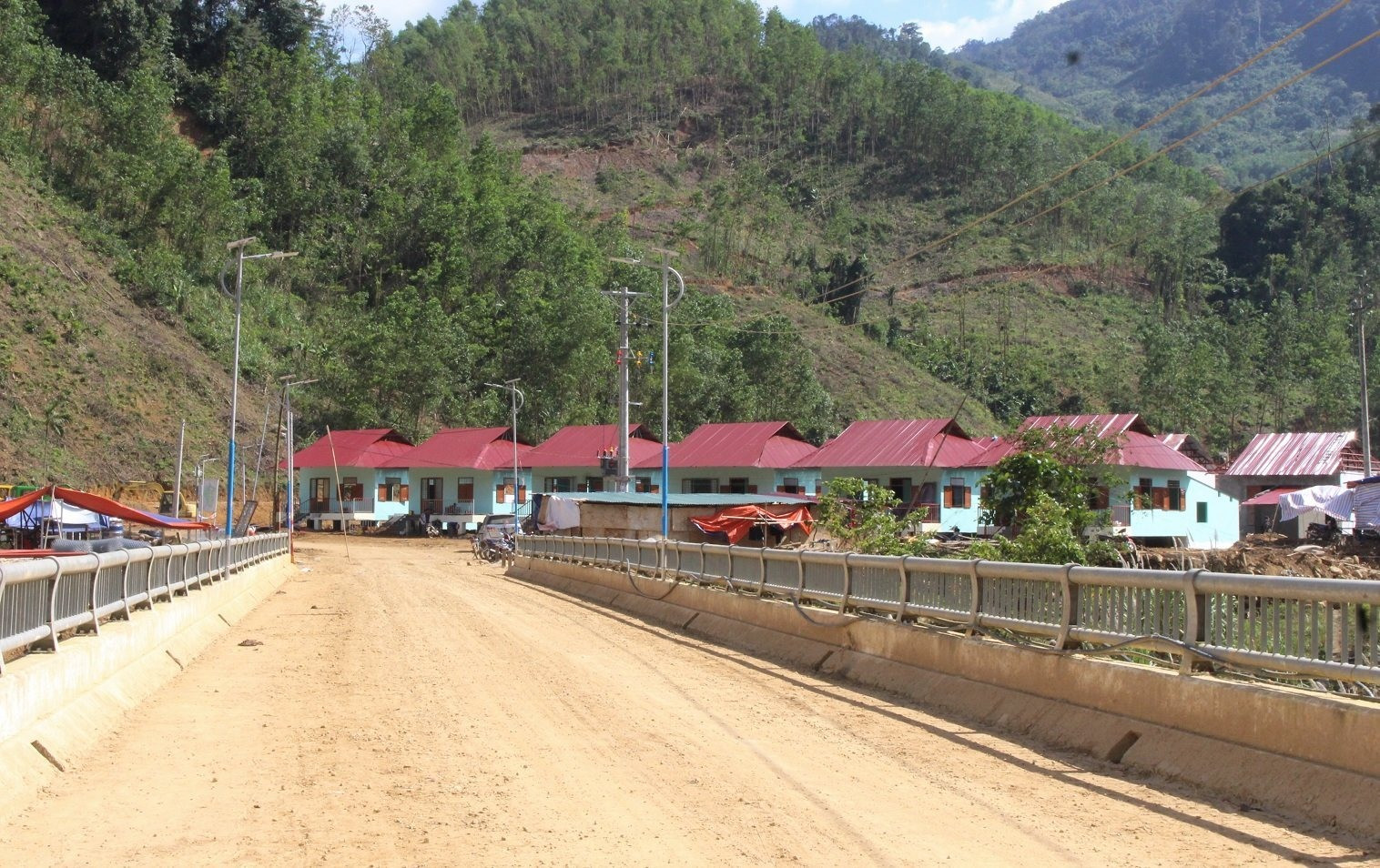 Khu dân cư Bằng La (xã Trà Leng, Nam Trà My) vừa được xây dựng bố trí 39 hộ dân bị ảnh hưởng sạt lở do cơ bão số 9 gây ra cuối năm 2020