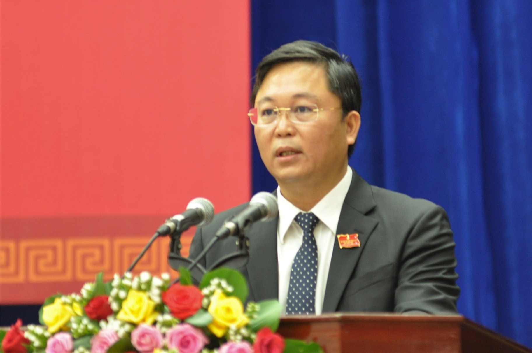 Chủ tịch UBND tỉnh Lê Trí Thanh phát biểu tại kỳ họp. Ảnh: X.P-N.Đ
