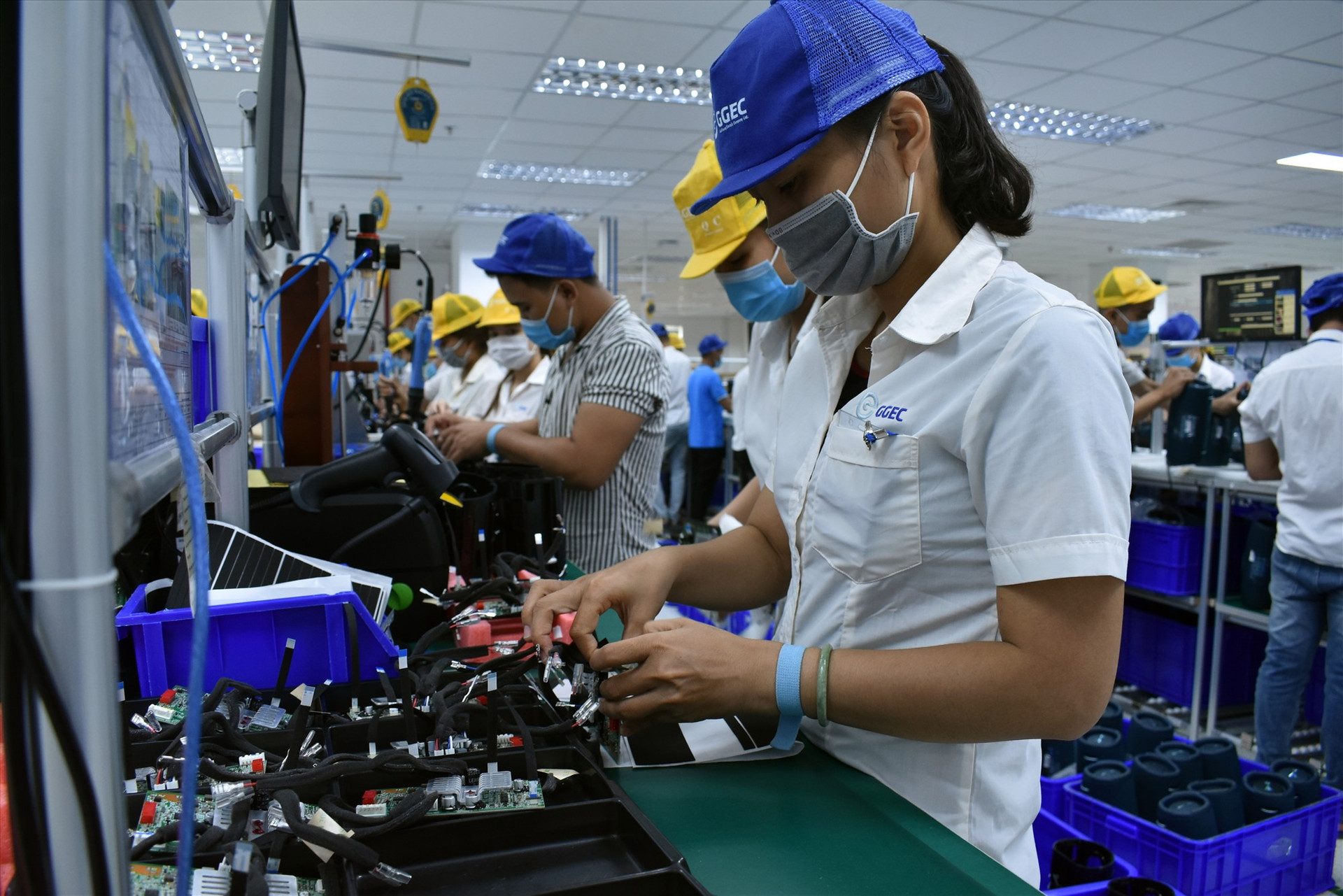 Công ty TNHH Điện khí Quốc Quang Việt Nam sẳn sàng cho phương án “3 tại chỗ” cho người lao động khi có yesu cầu