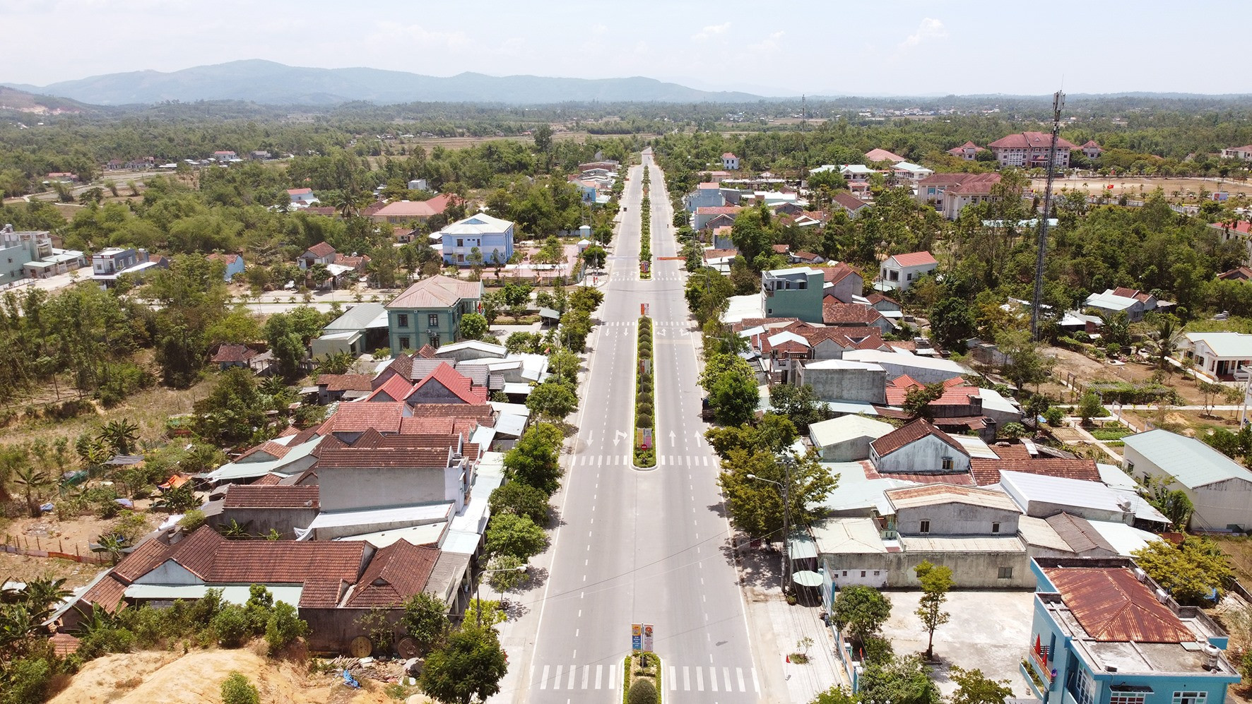 Phú Ninh cần nỗ lực nhiều hơn để phát triển, nâng tầm huyện nông thôn mới. Trong ảnh: Thị trấn Phú Thịnh nhìn từ trên cao.Ảnh: PHƯƠNG THẢO