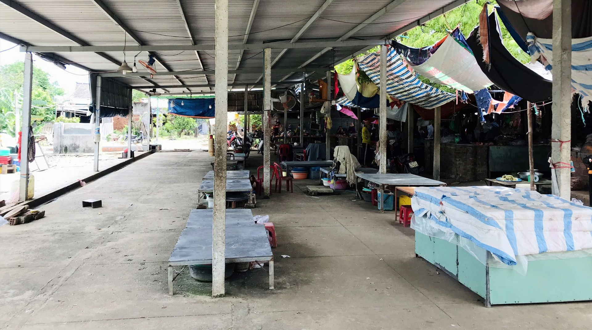 Tiểu thương chợ cá chợ Nồi Rang đã tạm ngừng hoạt đông mua bán hải sản.