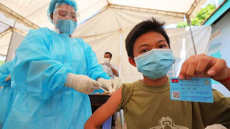 Một điểm tiêm phòng vắc xin Covid-19 cho trẻ từ 12 đến 17 tuổi tại Phnôm Pênh. Ảnh: phnompenhpost