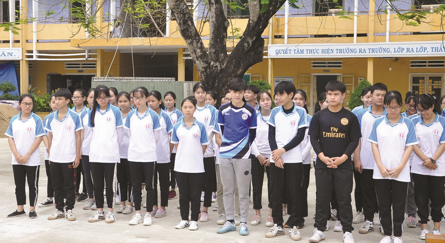 Học sinh Trường THPT Sào Nam - Duy Xuyên và nhiều ngôi trường THPT khác sẽ được nhận chế độ học bổng khuyến khích nếu đạt kết quả cao tại các kỳ thi học sinh giỏi. Ảnh: X.P