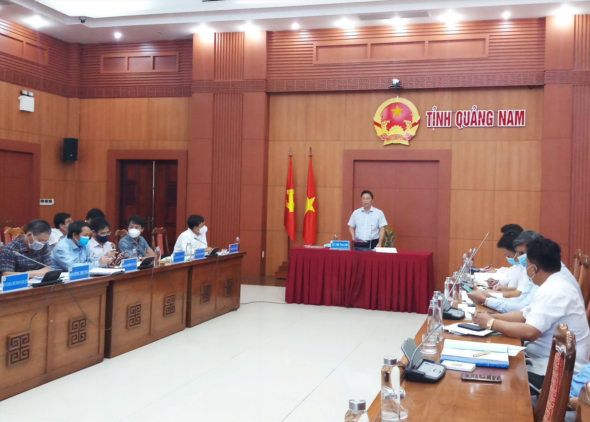 Chủ tịch UBND tỉnh Lê Trí Thanh phát biểu tại cuộc họp. Ảnh: ALĂNG NGƯỚC