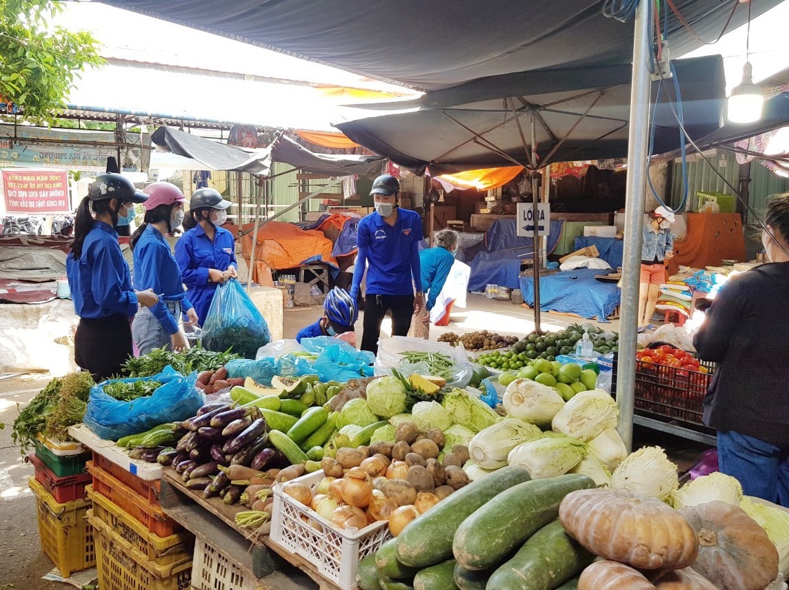 Blue shippers in Thanh Ha