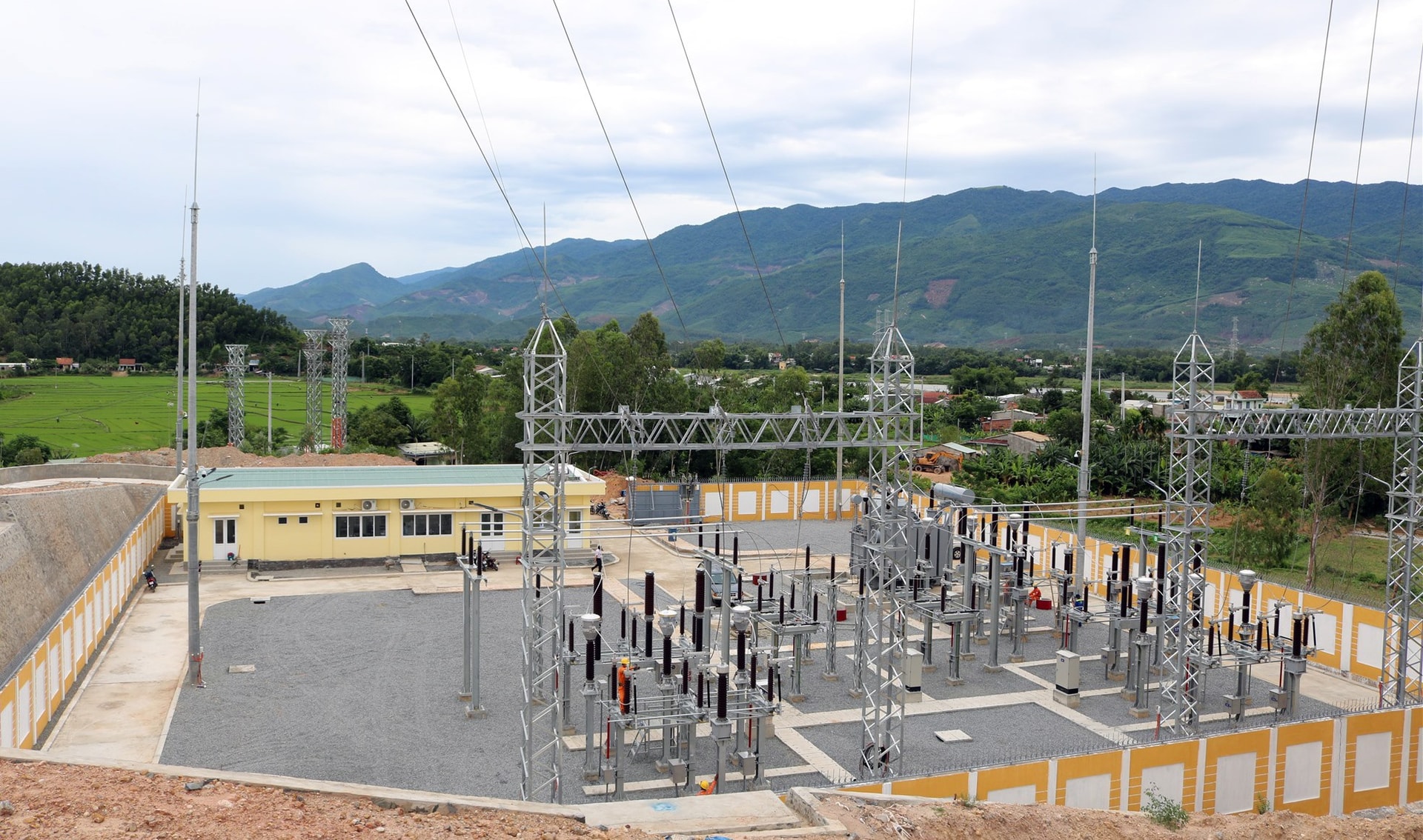 Đóng điện xung kích thành công ngăn xuất tuyến 174 tại TBA 110kV Đại Lộc.