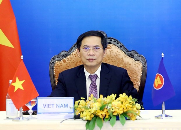 Vietnamese Foreign Minister Bui Thanh Son on August 6 took part in the virtual ASEAN-EU Foreign Ministers' Meeting. (Photo: VNA)