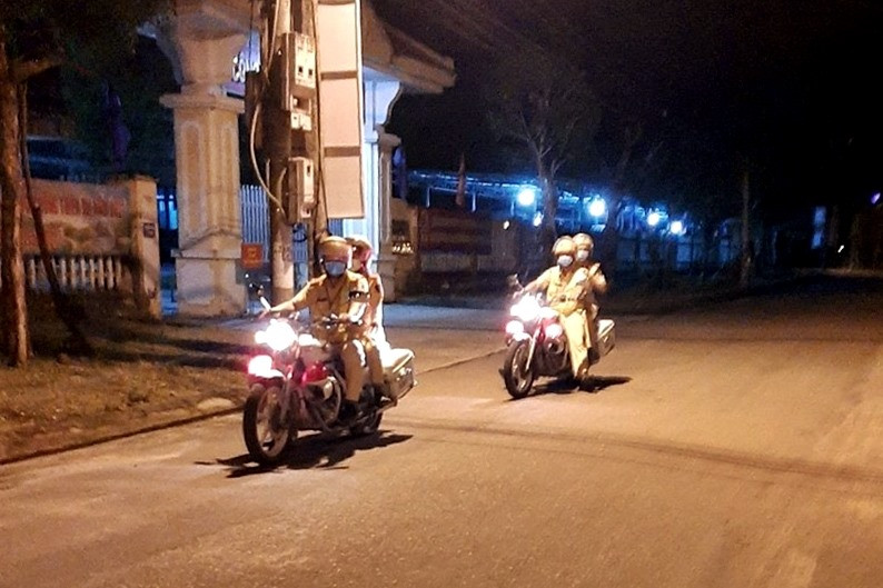 Đội CSGT - trật tự Công an huyện Phú Ninh tuần tra đêm. Ảnh: CA.PN