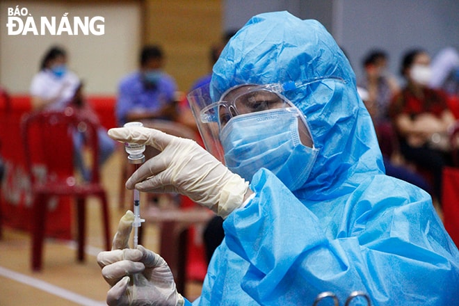 Vắc-xin được sử dụng để tiêm trong đợt này là AstraZeneca. Ảnh: XUÂN DŨNG