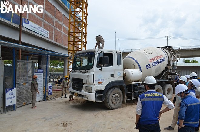 Dự án Khu công viên phần mềm số 2 (giai đoạn 1) đang được đẩy nhanh tiến độ thi công. Ảnh: THU HÀ