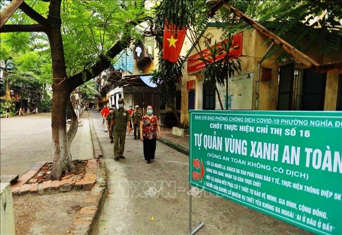 Các tổ phòng, chống COVID đang đóng vai trò quan trọng ở cơ sở trong phòng, chống dịch. Ảnh: Vũ Sinh/TTXVN